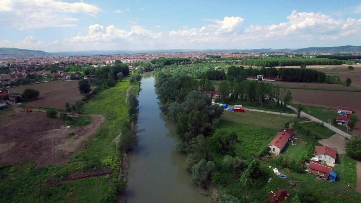 ASKİ&rsquo;nin Atık Su Arıtma Tesisindeki arıza nedeniyle pis sular Sakarya Nehri&rsquo;ne akıyor