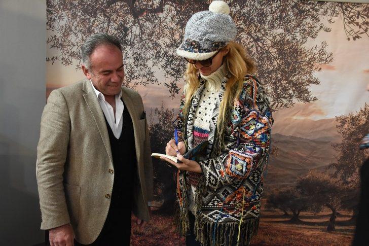 Ünlü Manken Tuğba Özay: İnya standında güzelliğinin sırrını açıkladı G5