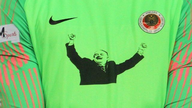 Gençlerbirliği İlhan Cavcav anısına özel forma ile sahada