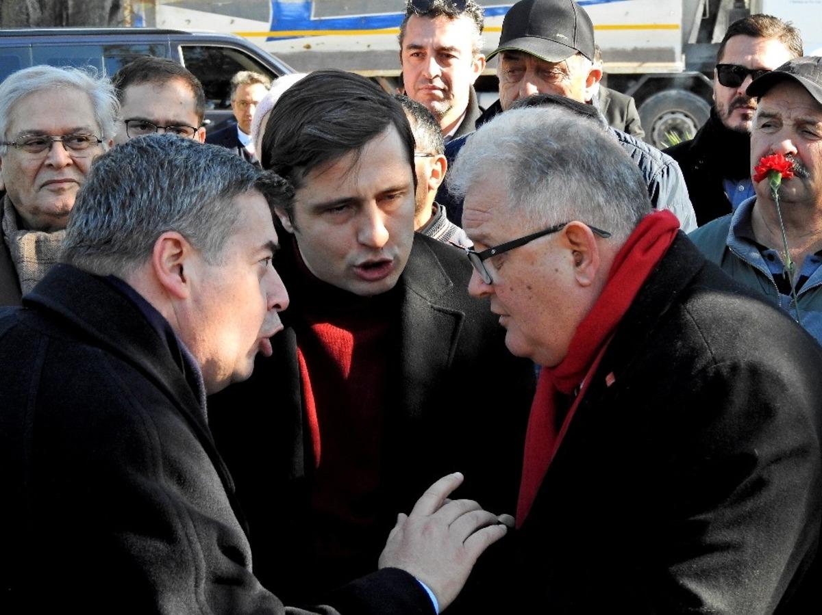 &Ccedil;eşme&rsquo;de Uğur Mumcu i&ccedil;in duygusal anma