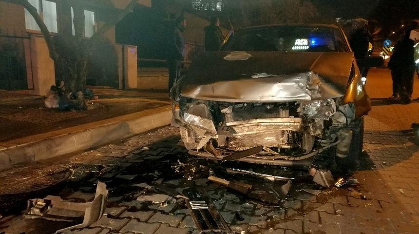 &Ouml;nce motora, sonra park halindeki araca &ccedil;arptı