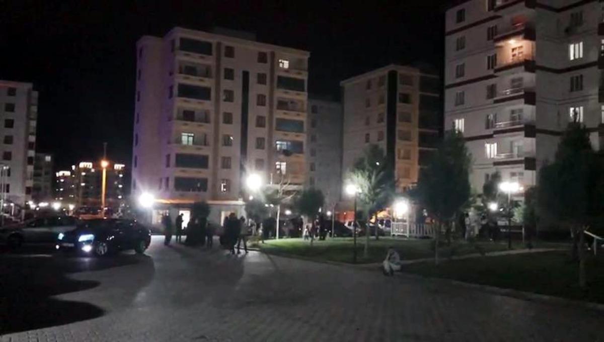 Elazığ&rsquo;daki deprem b&uuml;y&uuml;k paniğe neden oldu