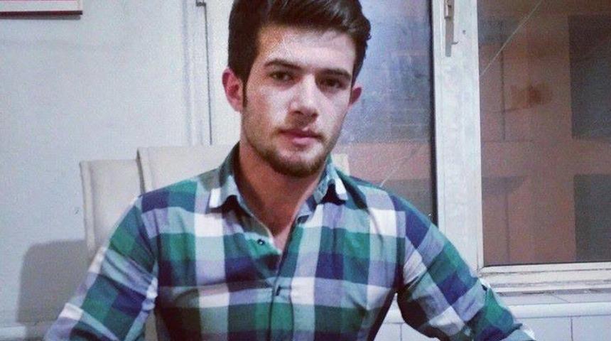 Bı&ccedil;akla yaralanan gen&ccedil; hastanede hayatını kaybetti