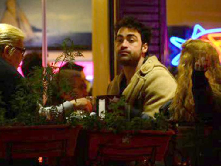 Ünlü oyuncu gecelerde fena yakalandı G3