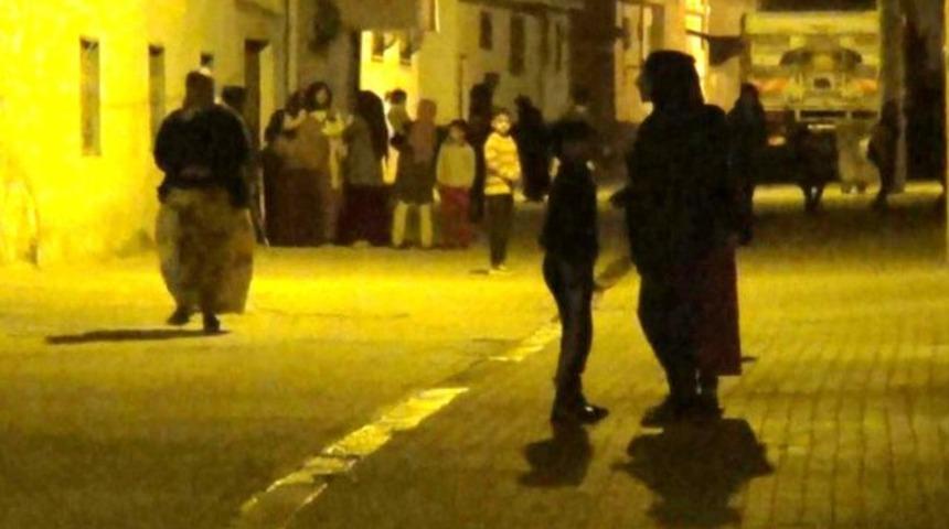 Deprem Suriye sınırı Akçakale’de de halkı sokaklara döktü