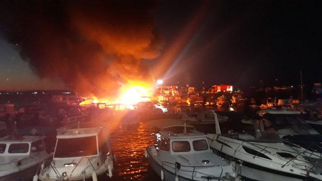İSTANBUL- Dragos Mar,na'da tekne yangını 