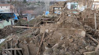 Elazığ ve Malatya'da arama kurtarma çalışmaları sürüyor 