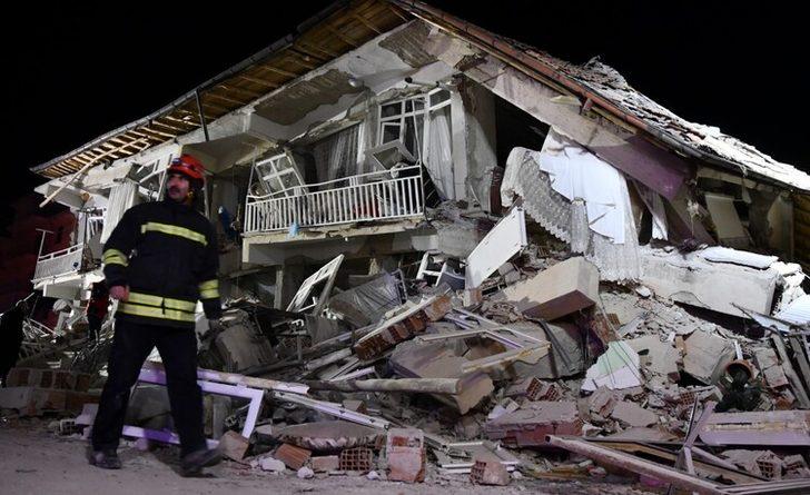 Ünlü isimler Elazığ depremi sonrası paylaştı! 'Üzüntüden gözümü kırpamadım' G4