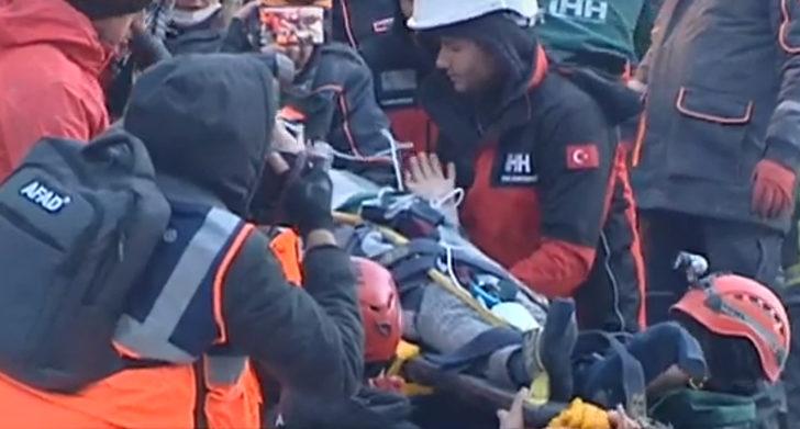 Elazığ'daki depremden iyi haber... Kurtarma çalışmaları devam ediyor, enkaz altından çıkarıldılar G3