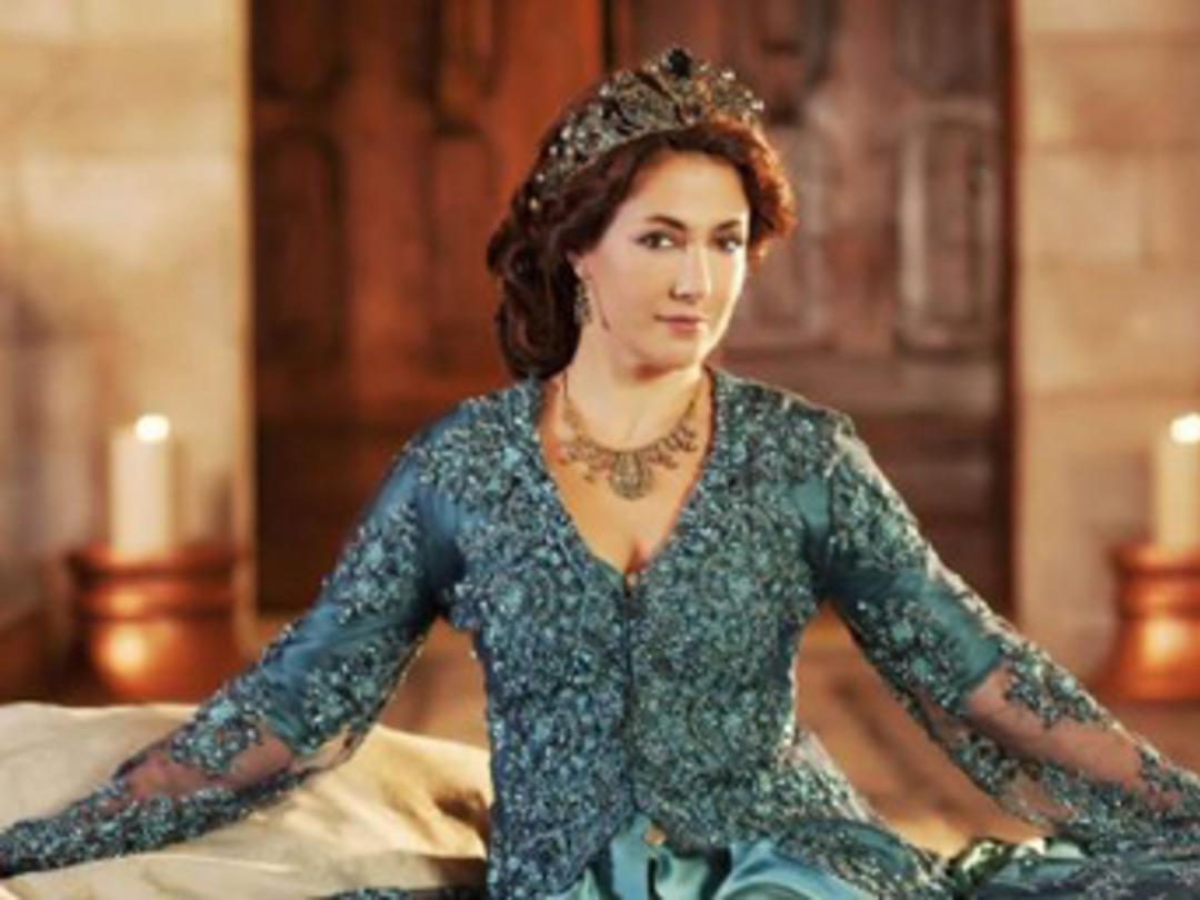 Meltem Cumbul gen&ccedil; oyuncuyla yakalandı