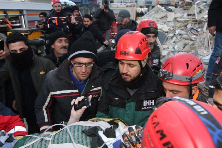 Yerini bildirdiği cep telefonu ile 13 saat sonra enkazdan çıkarıldı G4