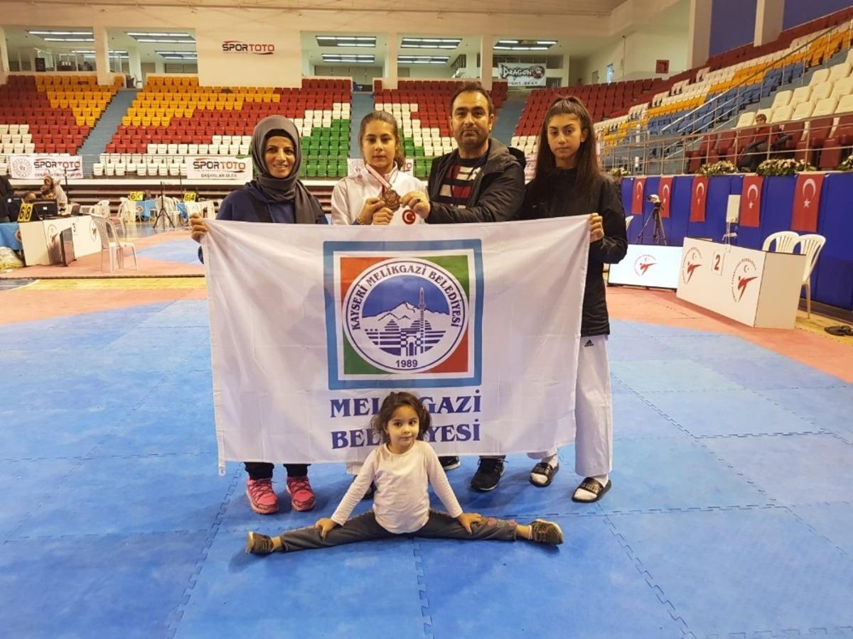 Melikgazi Belediyesi Spor Kul&uuml;b&uuml;&rsquo;nden milli takıma 4 sporcu