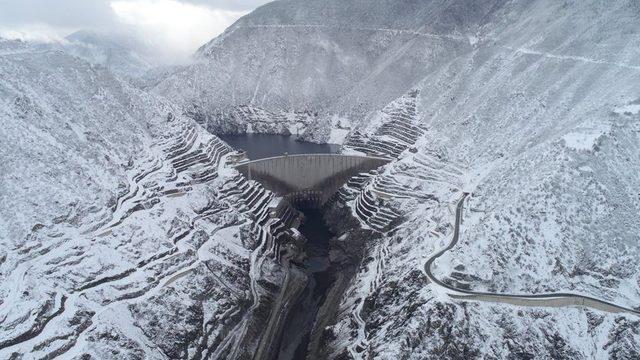 Deriner Barajı’nın etkileyici kış görünümü