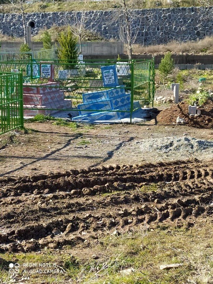 Deprem sonrası Çınar’da bazı evlerin duvarlarında çatlaklar oluştu G4