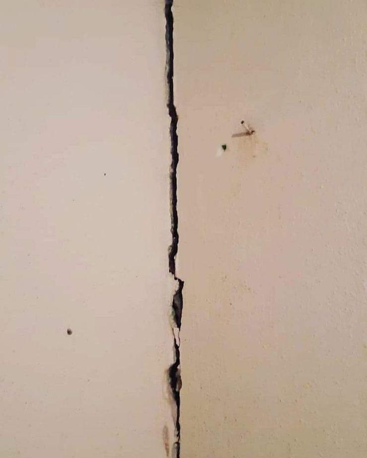 Deprem sonrası Çınar’da bazı evlerin duvarlarında çatlaklar oluştu G5