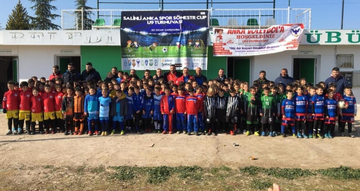 Salihli&rsquo;de s&ouml;mestr cup futbol turnuvası d&uuml;zenlendi