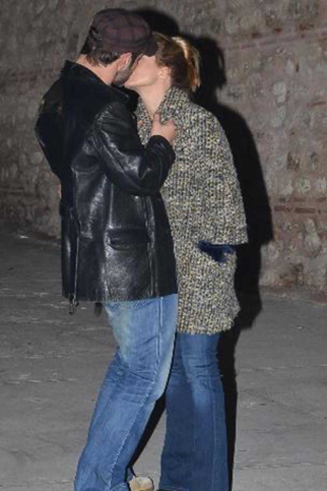 &Uuml;nl&uuml; &ccedil;ift dudak dudağa barıştı