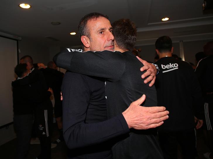 Beşiktaş'ta Abdullah Avcı ile yollar ayrıldı G3