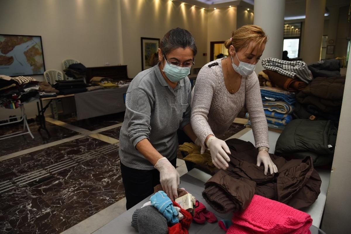 Kadık&ouml;y, depremin ardından yaraları birlikte sarıyor