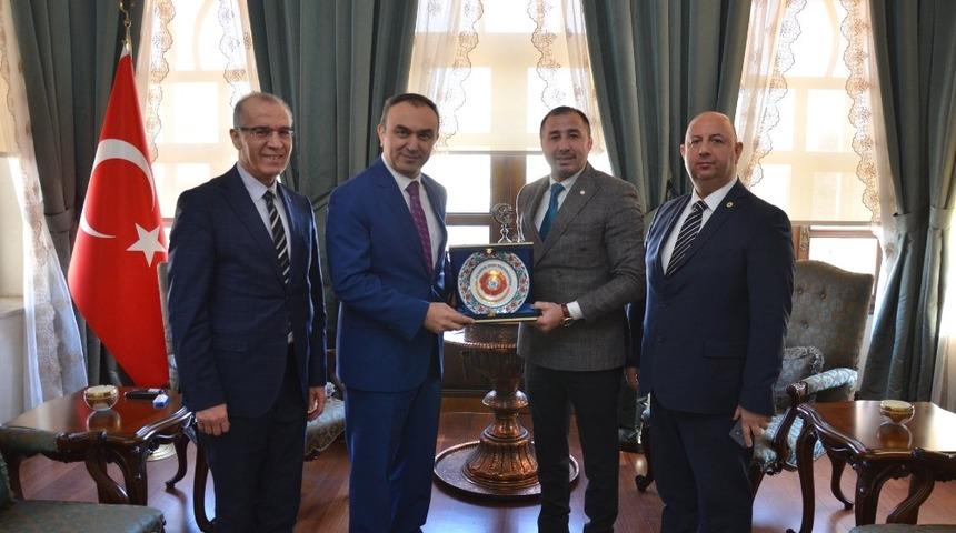 T&uuml;rkiye Judo Federasyonu Başkanı Sezer Huysuz, Vali Soyt&uuml;rk ile buluştu