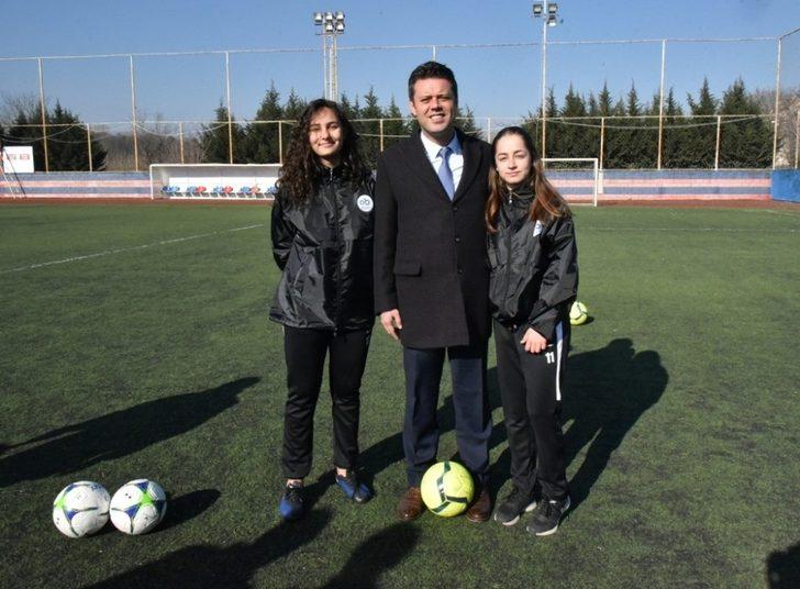 Başkan Sarıkurt’tan ÇBSK kadın futbol takımına destek G2