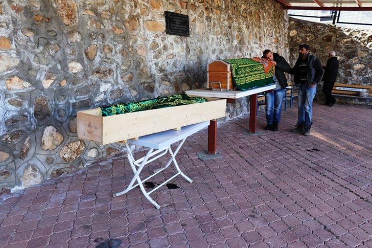 Depremde ölen anne ve oğlu defnedildi G2