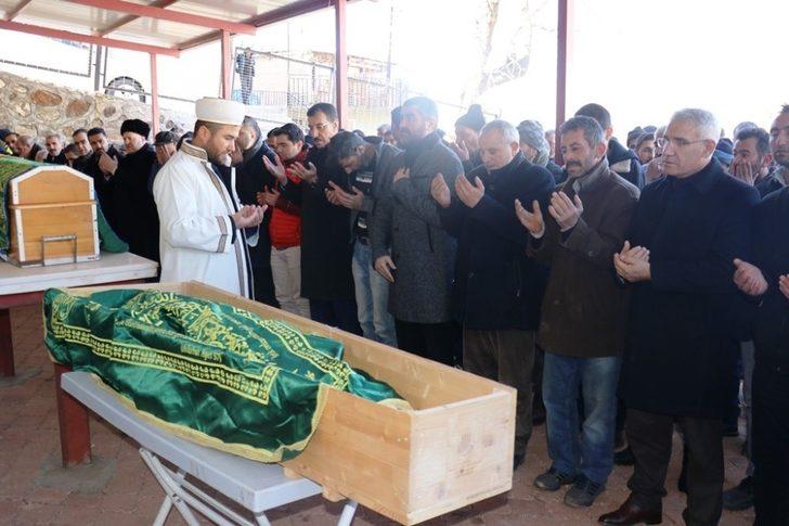 Depremde ölen anne ve oğlu defnedildi G4