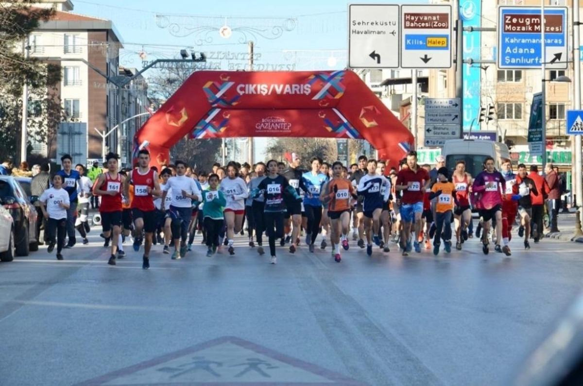 İki Gazi&rsquo;nin buluşması onuruna koştular