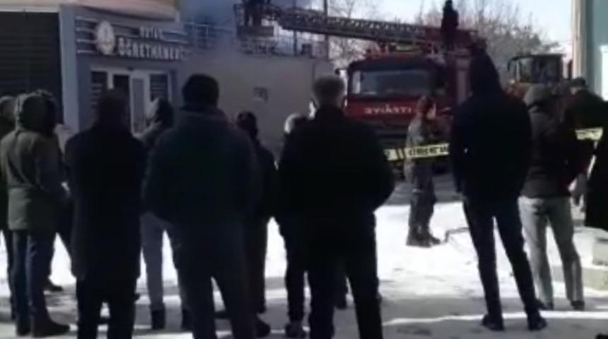 Tutak &Ouml;ğretmen evi kafesinde yangın