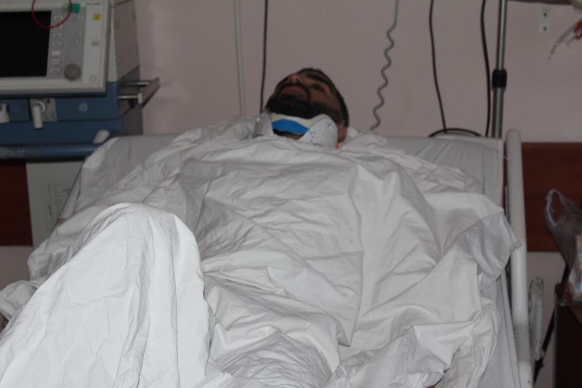 Deprem anında eşine bir şey olmasın diye &uuml;zerine uzanmış