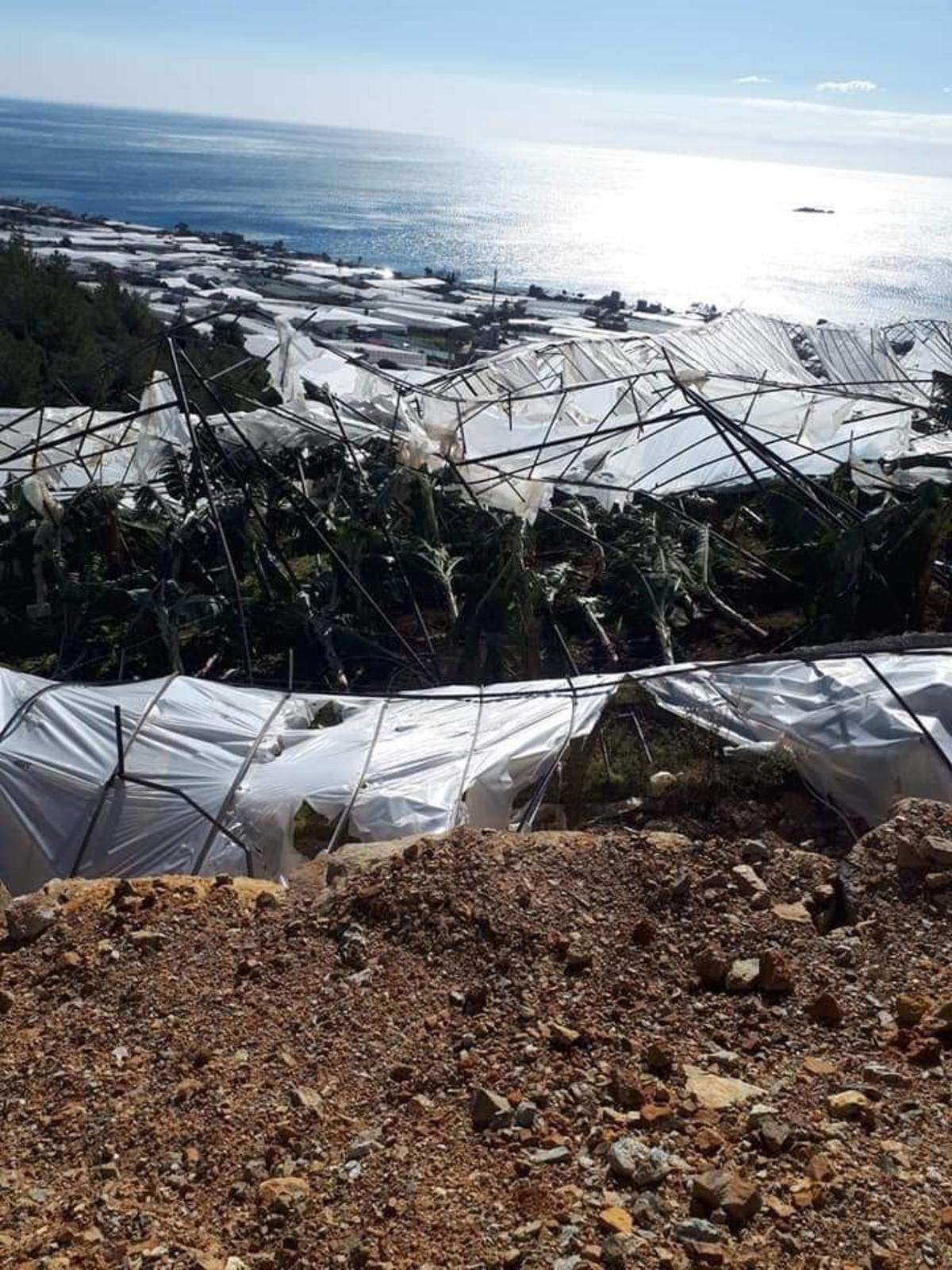 Bozyazı&rsquo;da fırtına muz seralarına zarar verdi