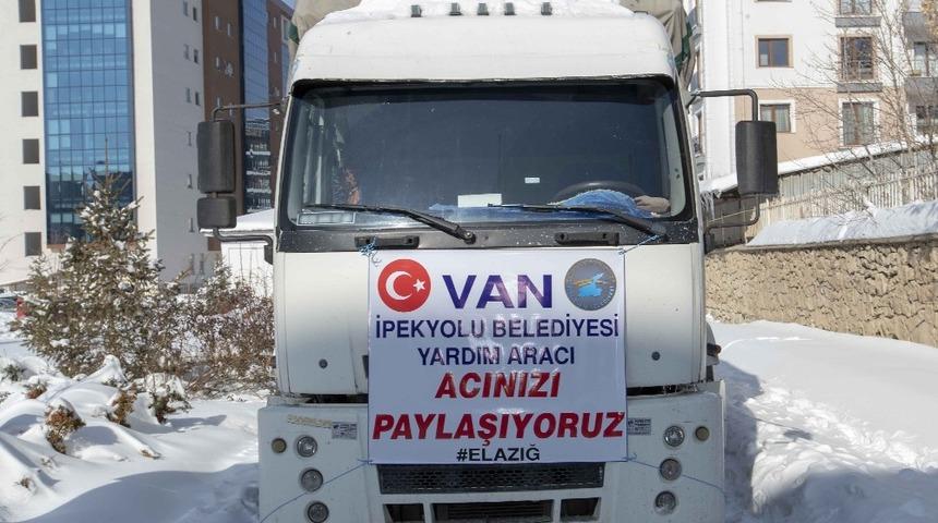 İpekyolu Belediyesi&rsquo;nden Elazığ&rsquo;a yardım kamyonu