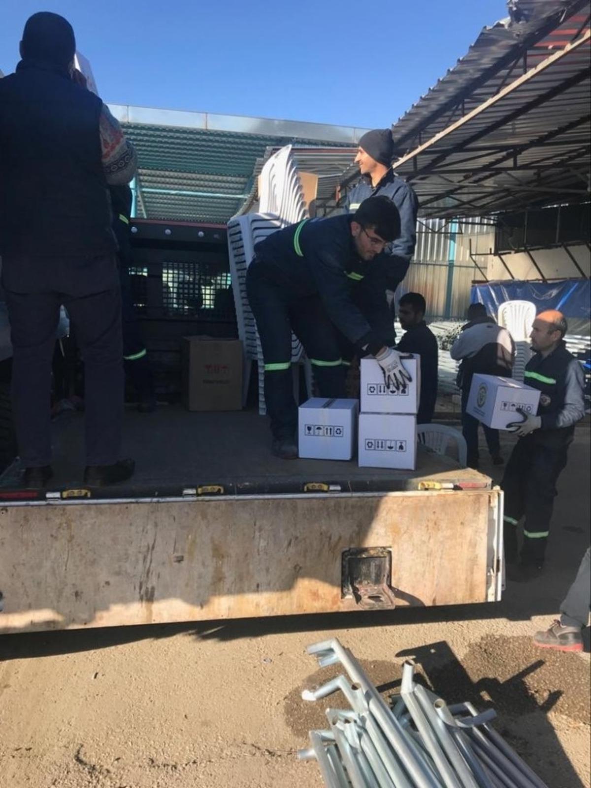 Y&uuml;reğir Belediyesi depremzedeler i&ccedil;in seferber oldu