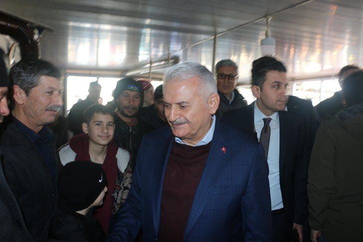 Manisa'da sarsıntılar devam ediyor, halk evlerine girmiyor (2) G4