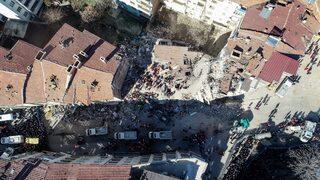 Elazığ'daki depremde enkaz altında kalan kadın 112'yi arayıp, yardım istedi