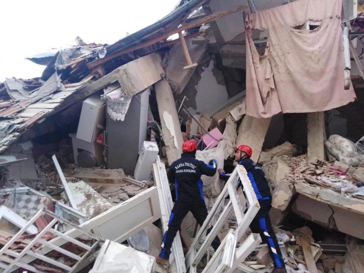 Manisa B&uuml;y&uuml;kşehir, arama kurtarma &ccedil;alışmalarına katıldı