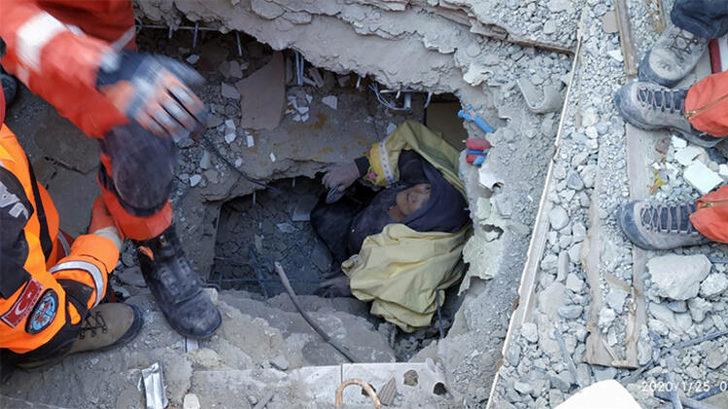 Elazığ'daki depremden iyi haber... Kurtarma çalışmaları devam ediyor, enkaz altından çıkarıldılar G2