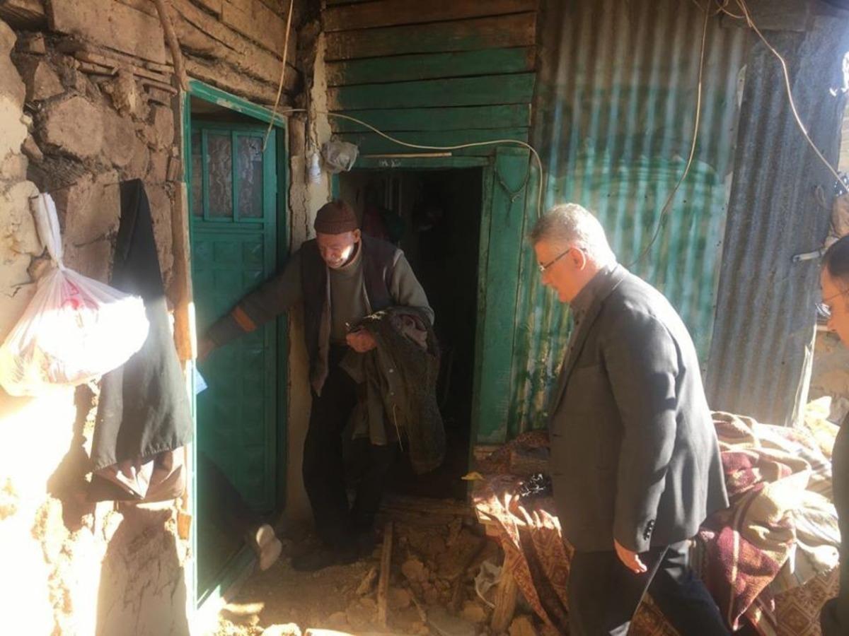 Vali Aykut Pekmez depremin hasar verdiği b&ouml;lgede incelemede bulundu