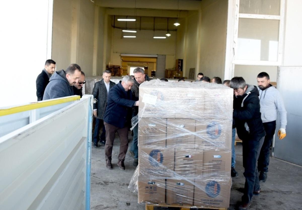 &Ccedil;orum Belediyesi&rsquo;nden depremzedelere yardım