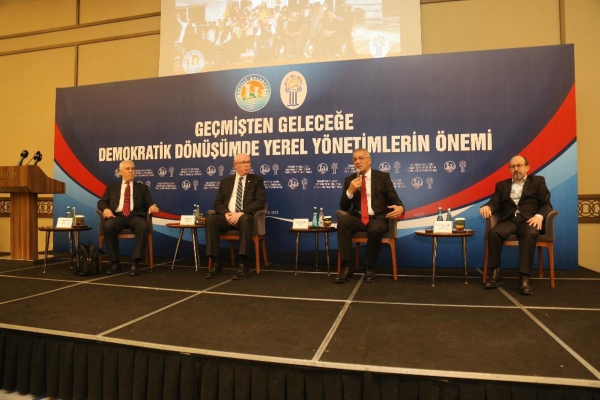 Mezitli&rsquo;de yerel y&ouml;netimler ve demokratik d&ouml;n&uuml;ş&uuml;m masaya yatırıldı