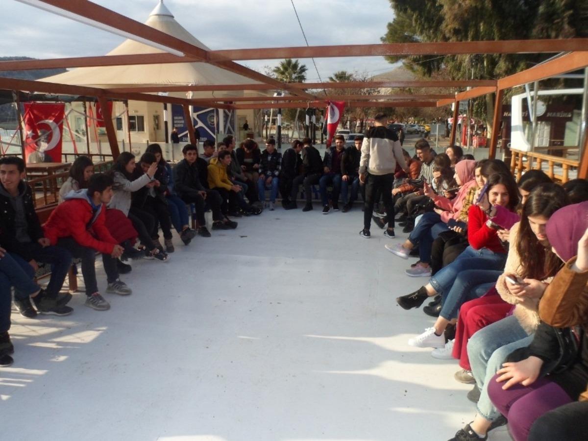 Cizreli &ouml;ğrenciler Şanlıurfa&rsquo;yı gezdi