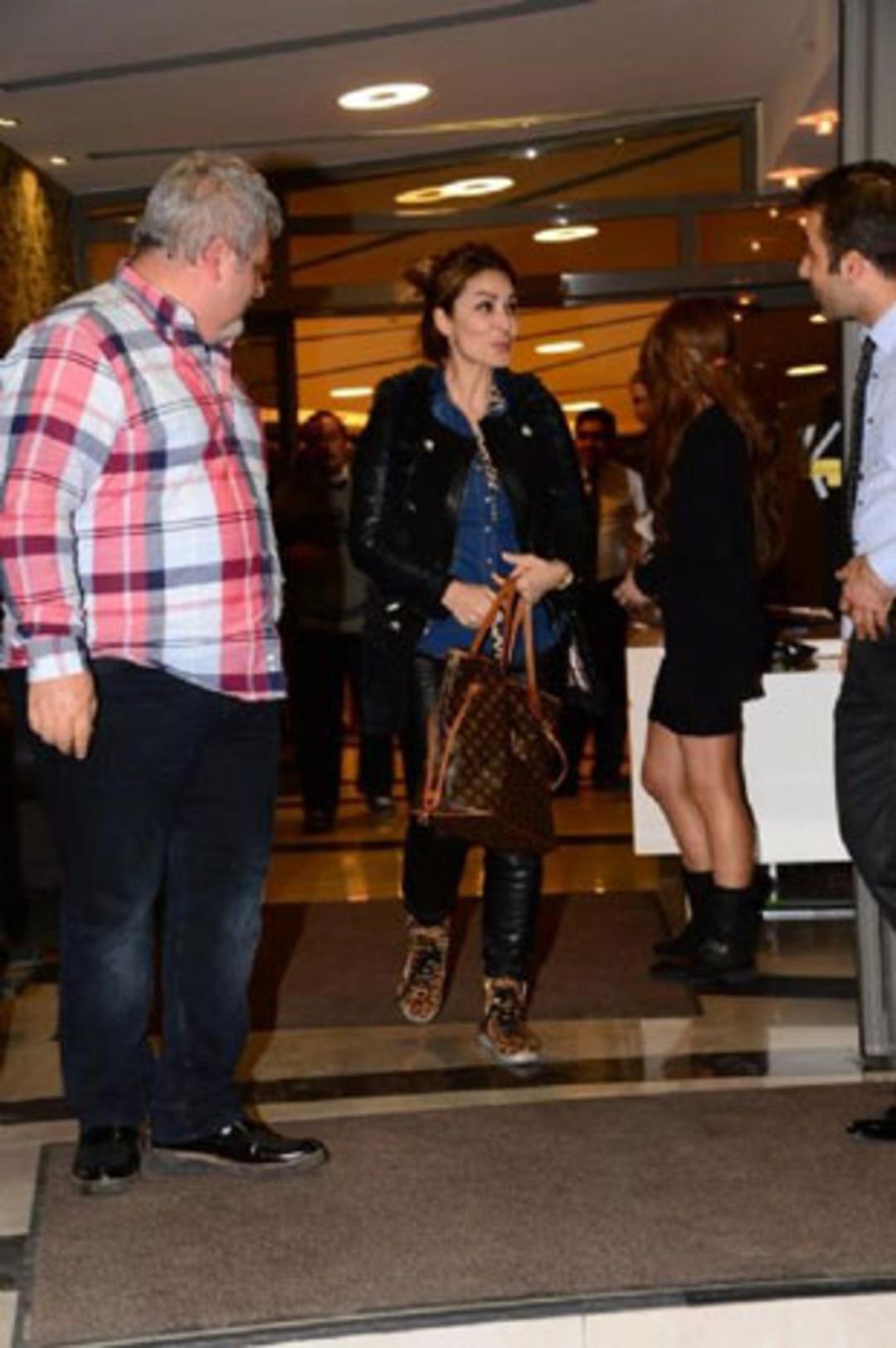 Emrah'la sevgilisi arasına para girdi