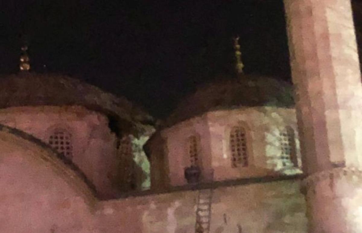 Depremde Yeni Cami hasar g&ouml;rd&uuml;