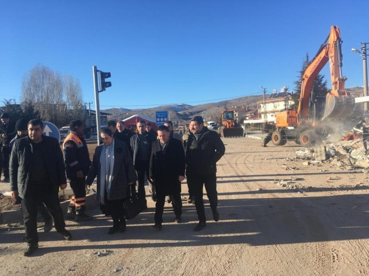 Başkan Beyoğlu deprem b&ouml;lgesinde