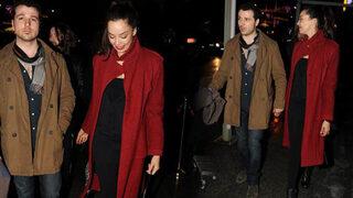 Azra Akın'dan gövde gösterisi