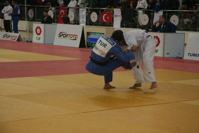 İşitme Engelliler Judo Türkiye Şampiyonası Kilis’te yapıldı