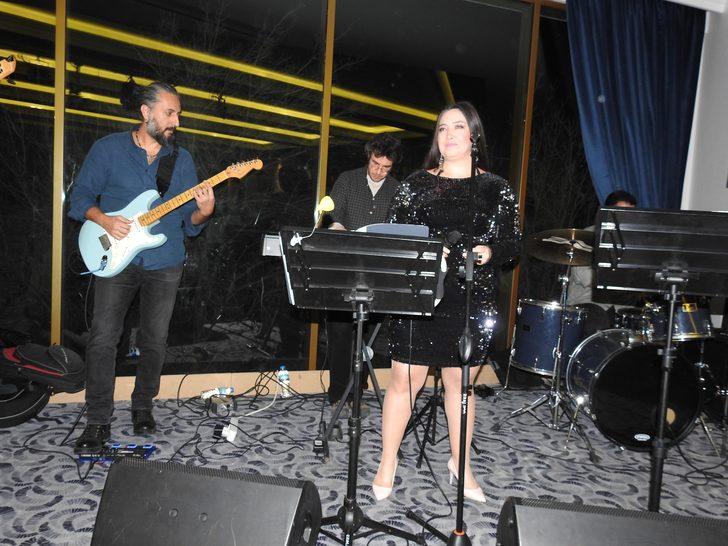 Jazz dinletisinin geliri depremzedelere gönderilecek G3