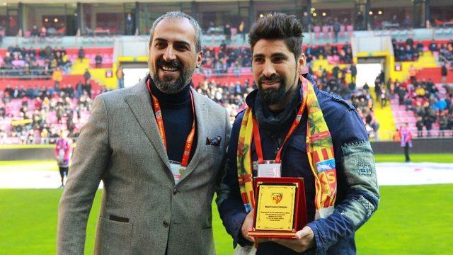 Kayserispor, Cangele’ye plaket verdi