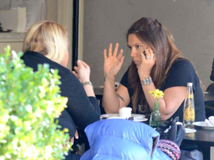 Demet Akalın, Okan Kurt'la yatakları ayırmış G2