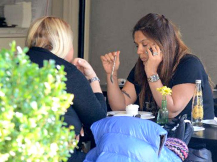 Demet Akalın, Okan Kurt'la yatakları ayırmış G3